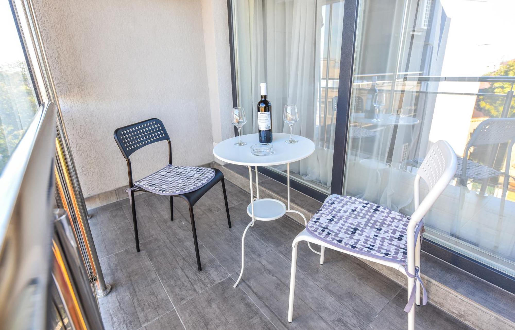 Apartament Dracula Adventure Tours *